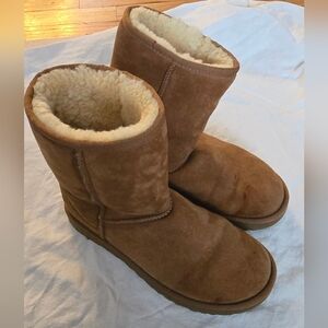 Authentic UGG Classic Short boots in chestnut suede women’s size 8.